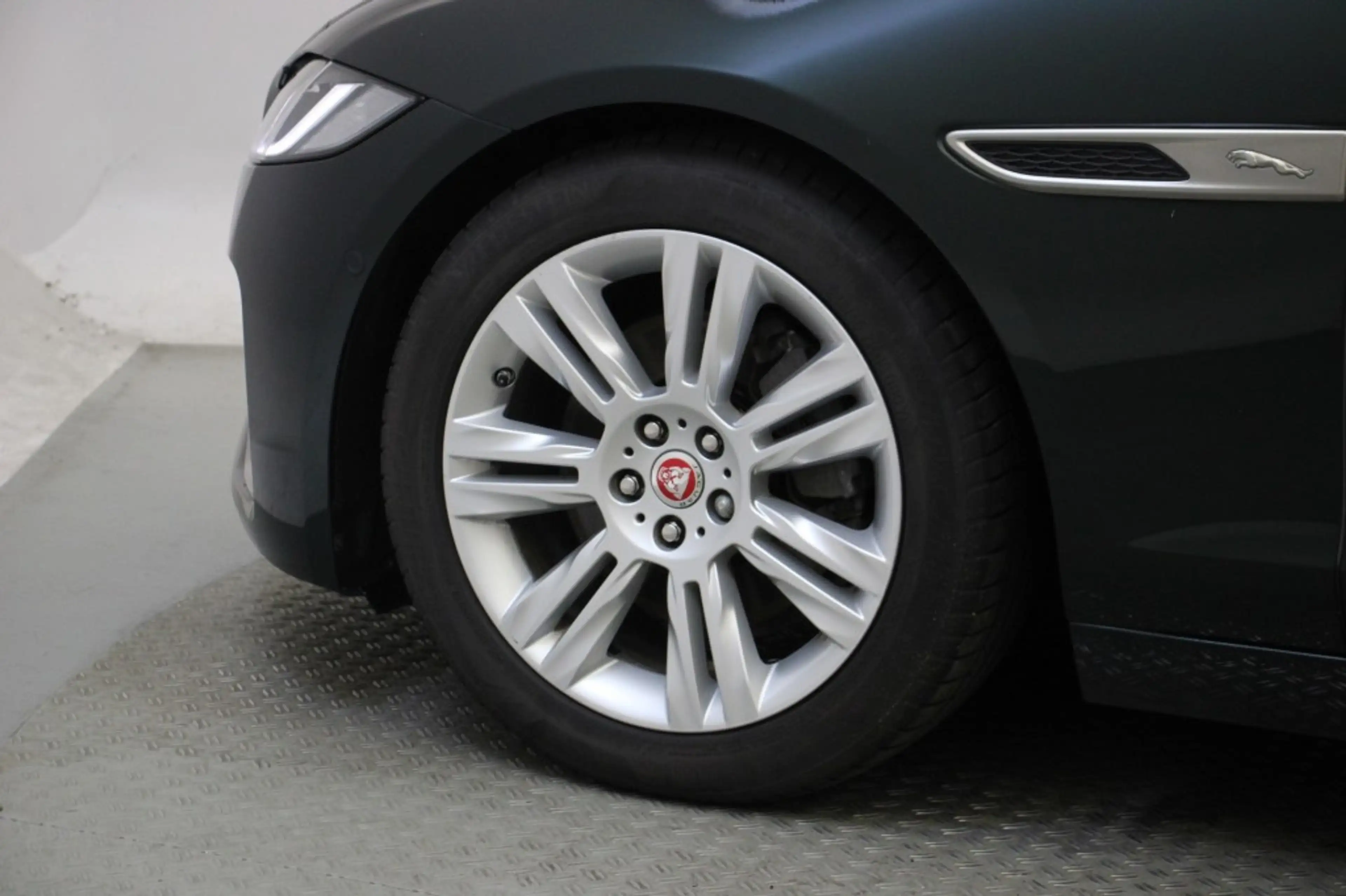Jaguar XF Sedan 2.0 D200 R-Dynamic S Automaat - Digitaal Coc — photo 37