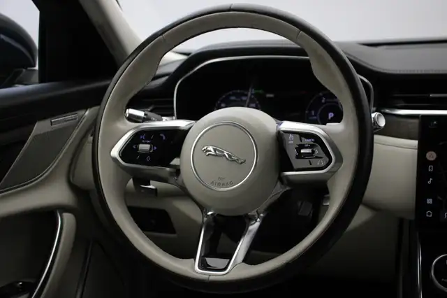 Jaguar XF view 24