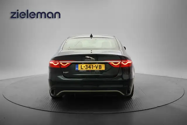 Jaguar XF view 21