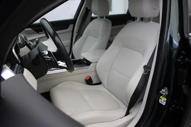 Jaguar XF view 10