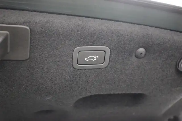 Jaguar XF view 15