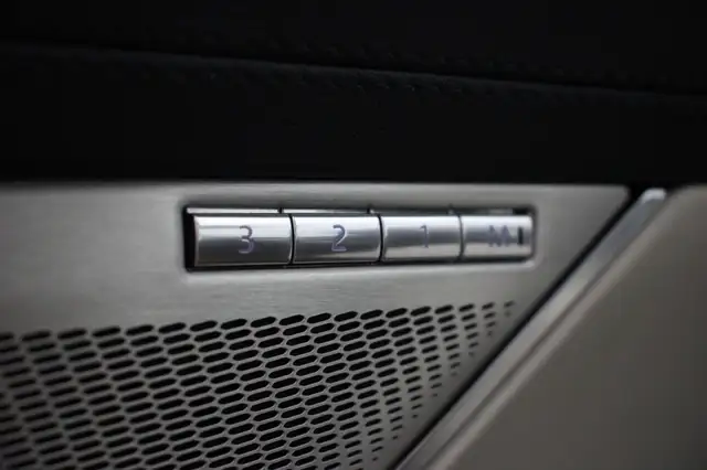 Jaguar XF view 11