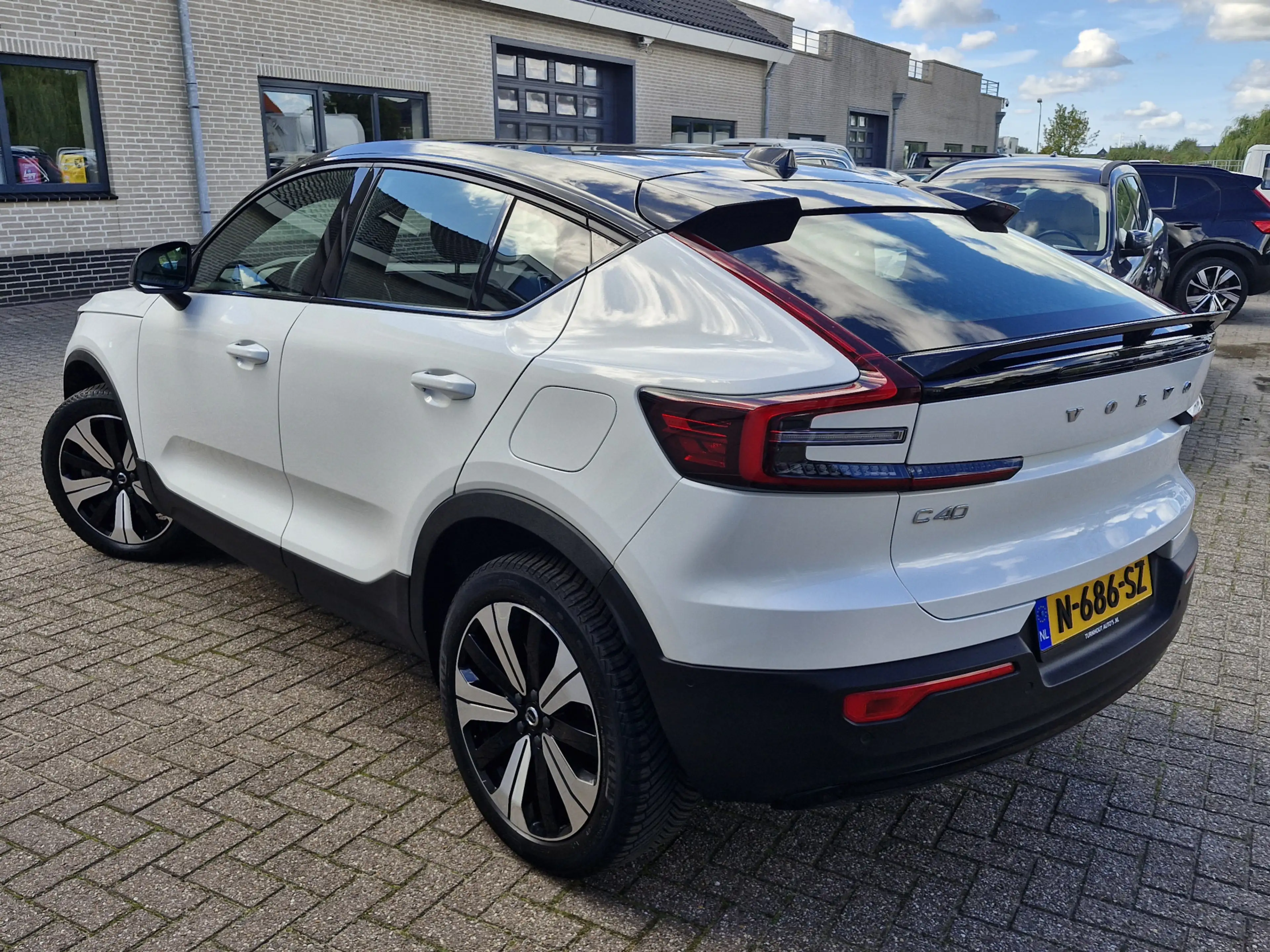 Volvo C40 Recharge Twin Intro Edition 78 kWh | Crystal White — photo 2
