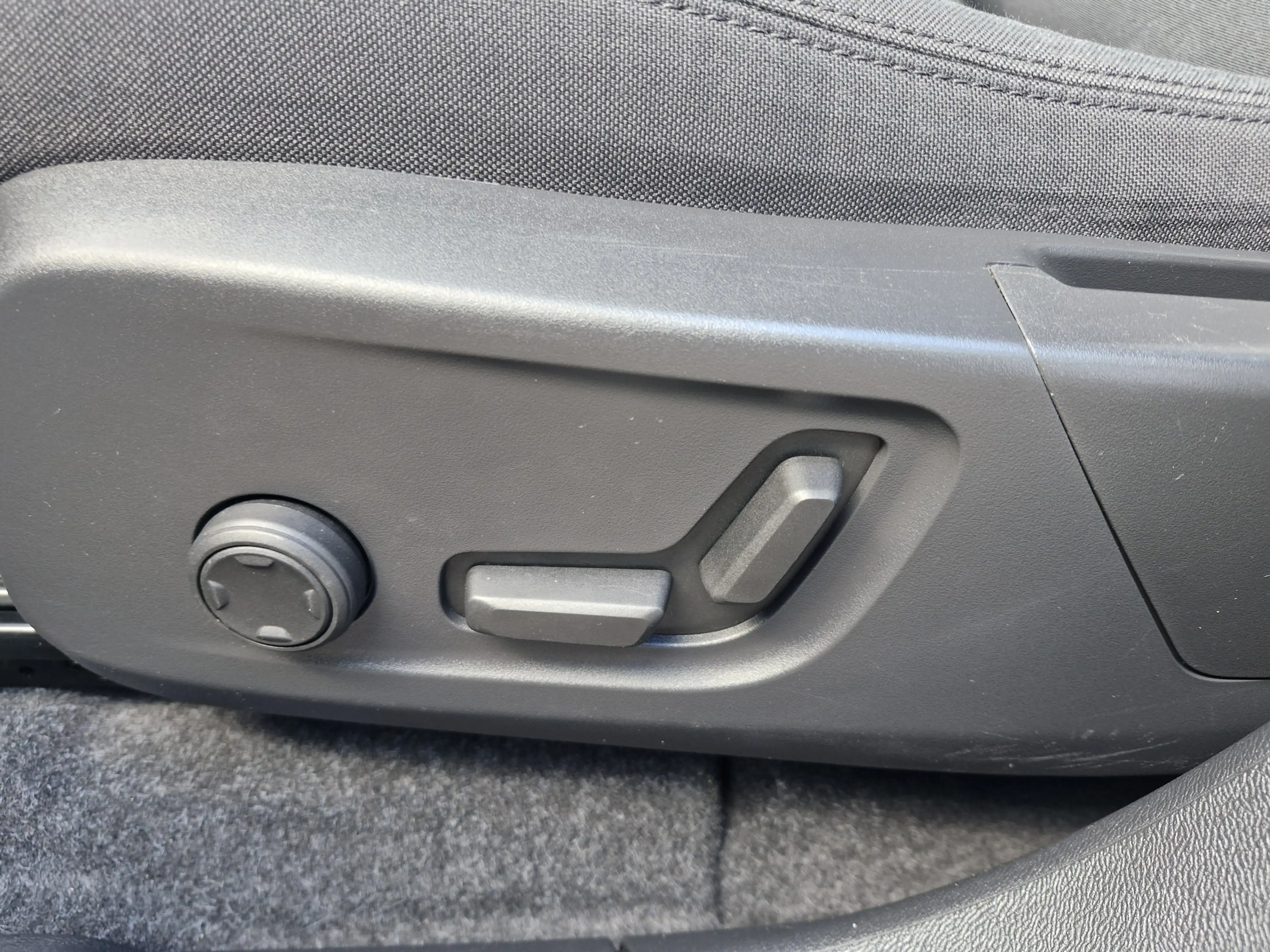 Volvo C40 Recharge Twin Intro Edition 78 kWh | Crystal White — photo 5