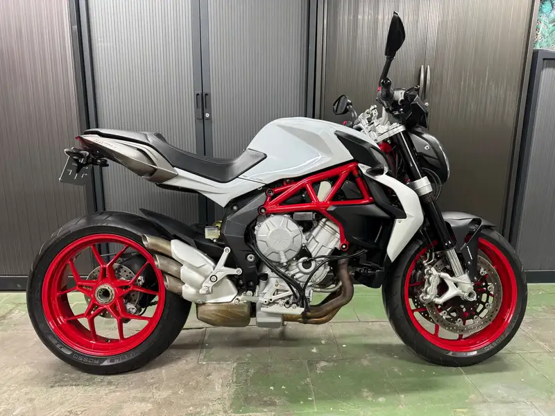 MV Agusta Brutale 800