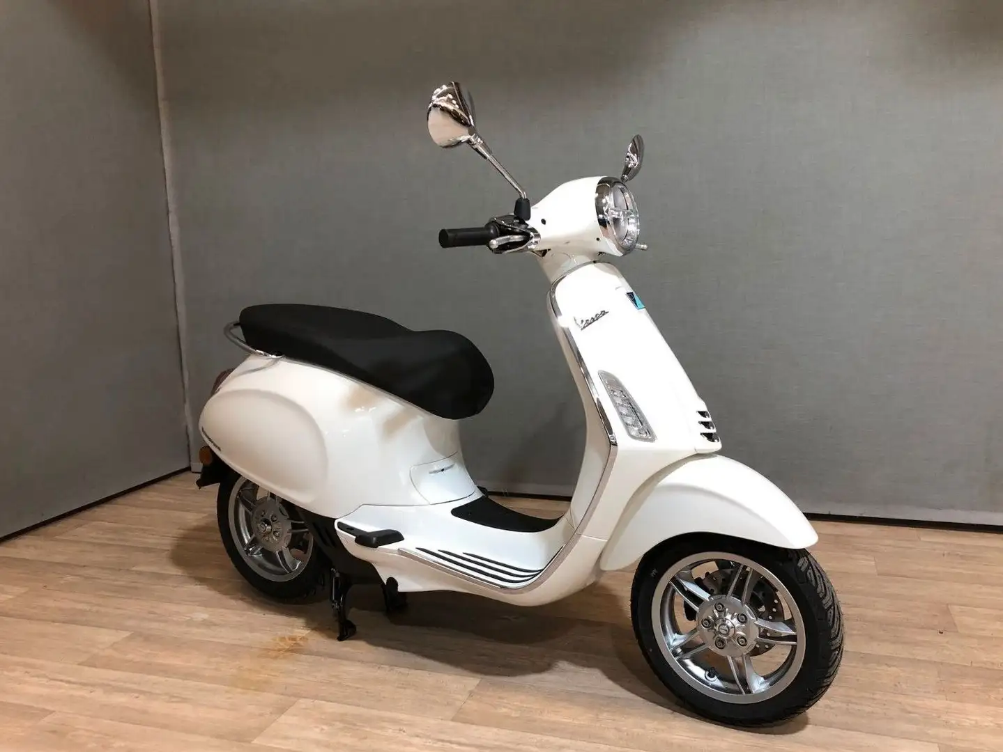 Vespa Primavera 50 E5 FACELIFT  HAUSPREISAKTION Bílá - 1