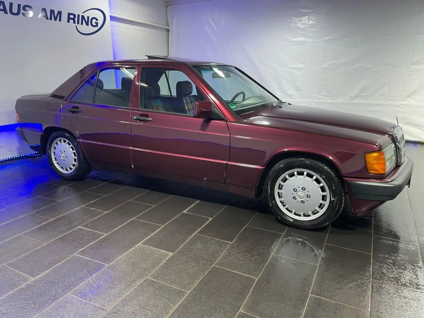 Mercedes-Benz 190 E 1.8 Autom. Avantgarde rosso SHD TEMPOMAT Rot - 2