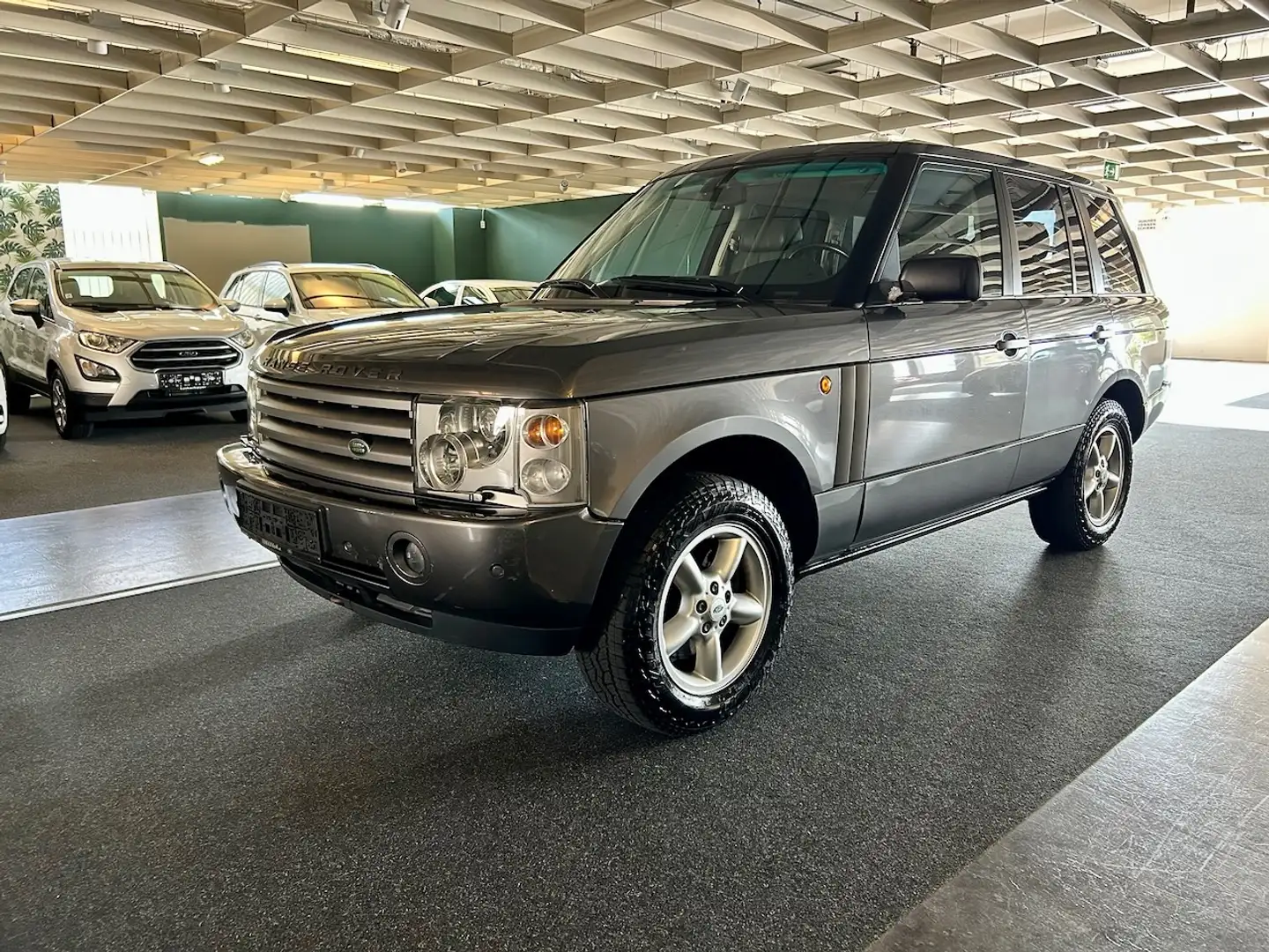 Land Rover Range Rover 3,0 Td6 Vogue Grau - 1