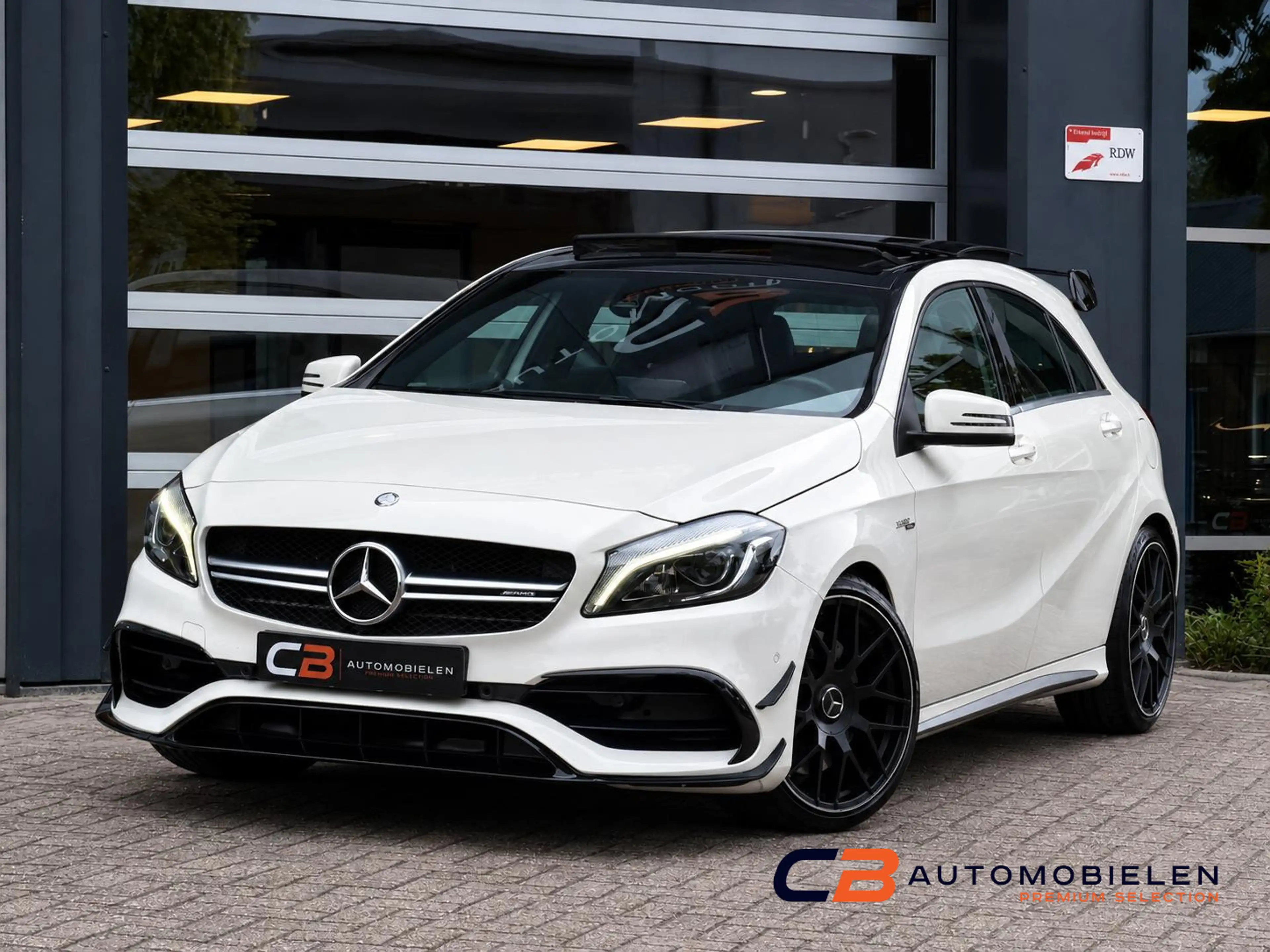 Mercedes-Benz A 45 AMG 4MATIC | Facelift | Aero | Pano | 381PK | Harman K