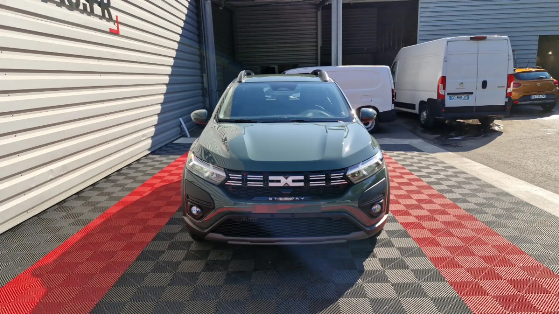 Dacia Sandero Stepway expression TCe 90 auto -24 Grün - 2