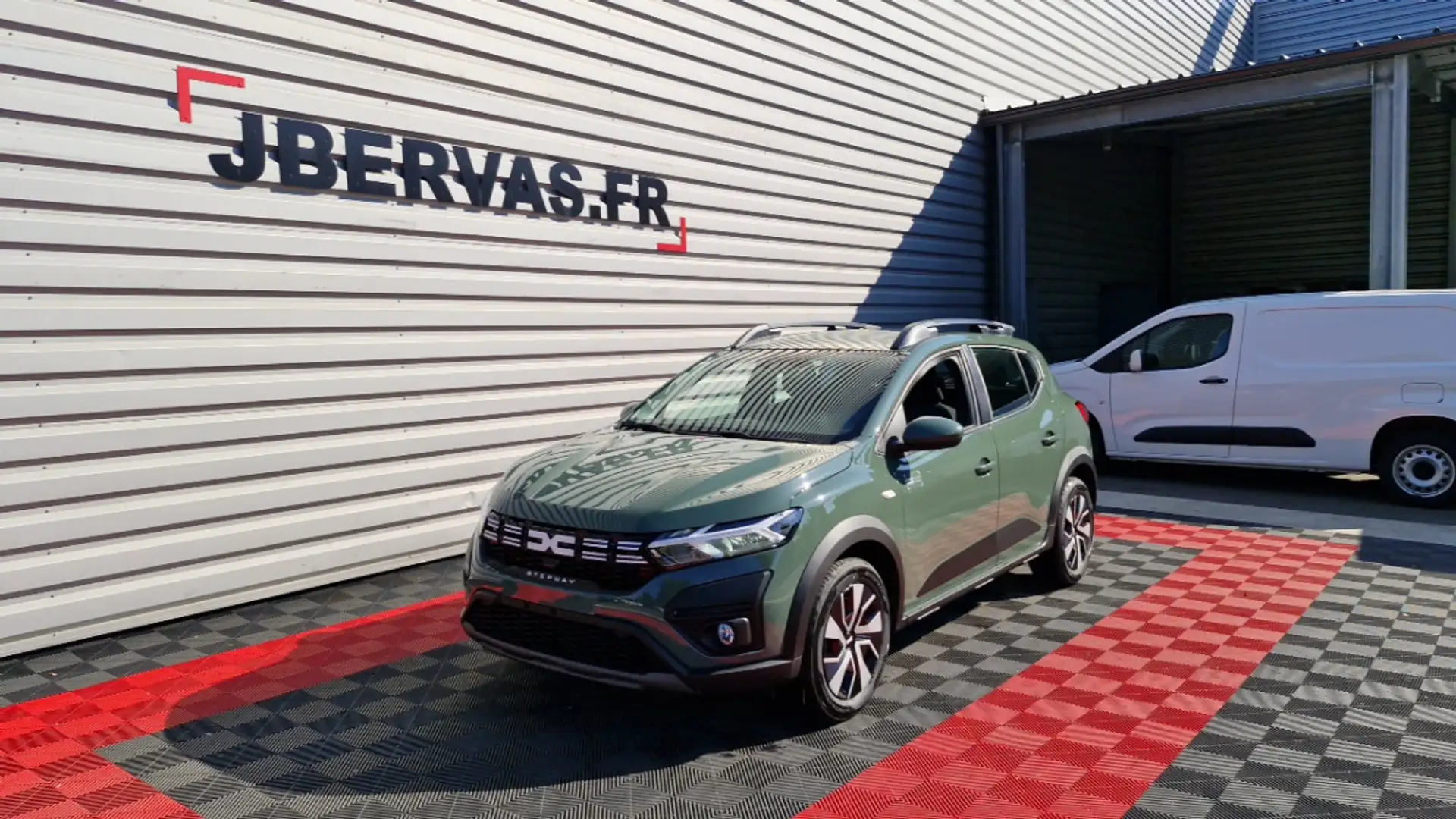 Dacia Sandero Stepway expression TCe 90 auto -24 Grün - 1