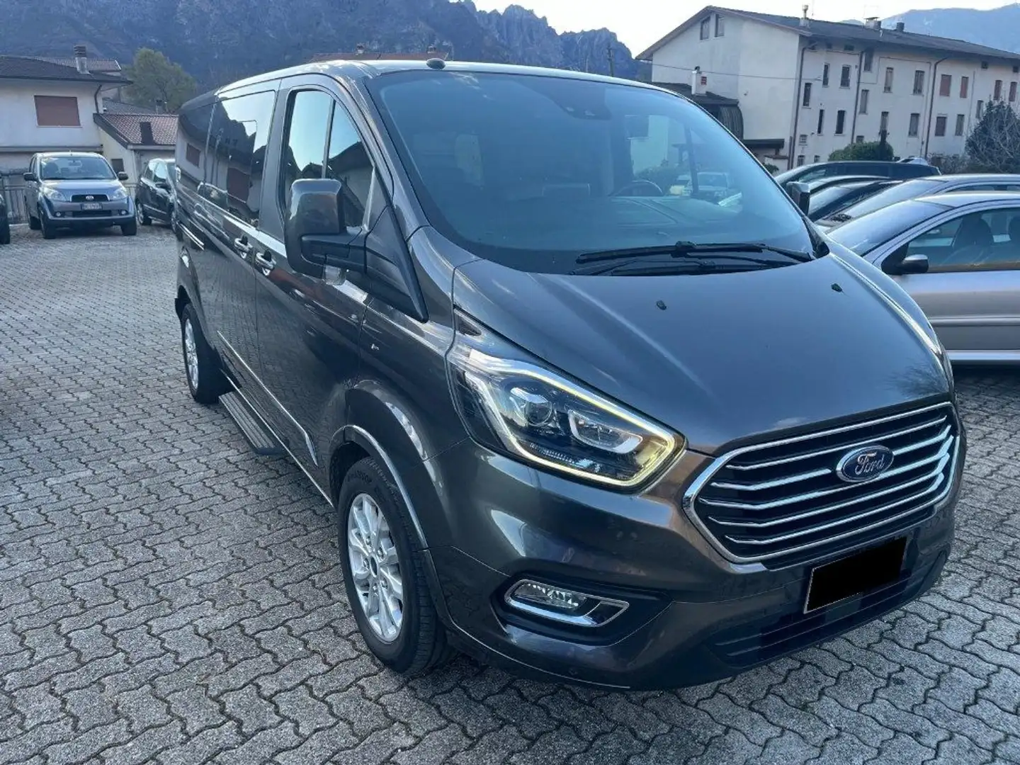 Ford Tourneo Custom 310 2.0 TDCi 170CV PC Titanium Gris - 2