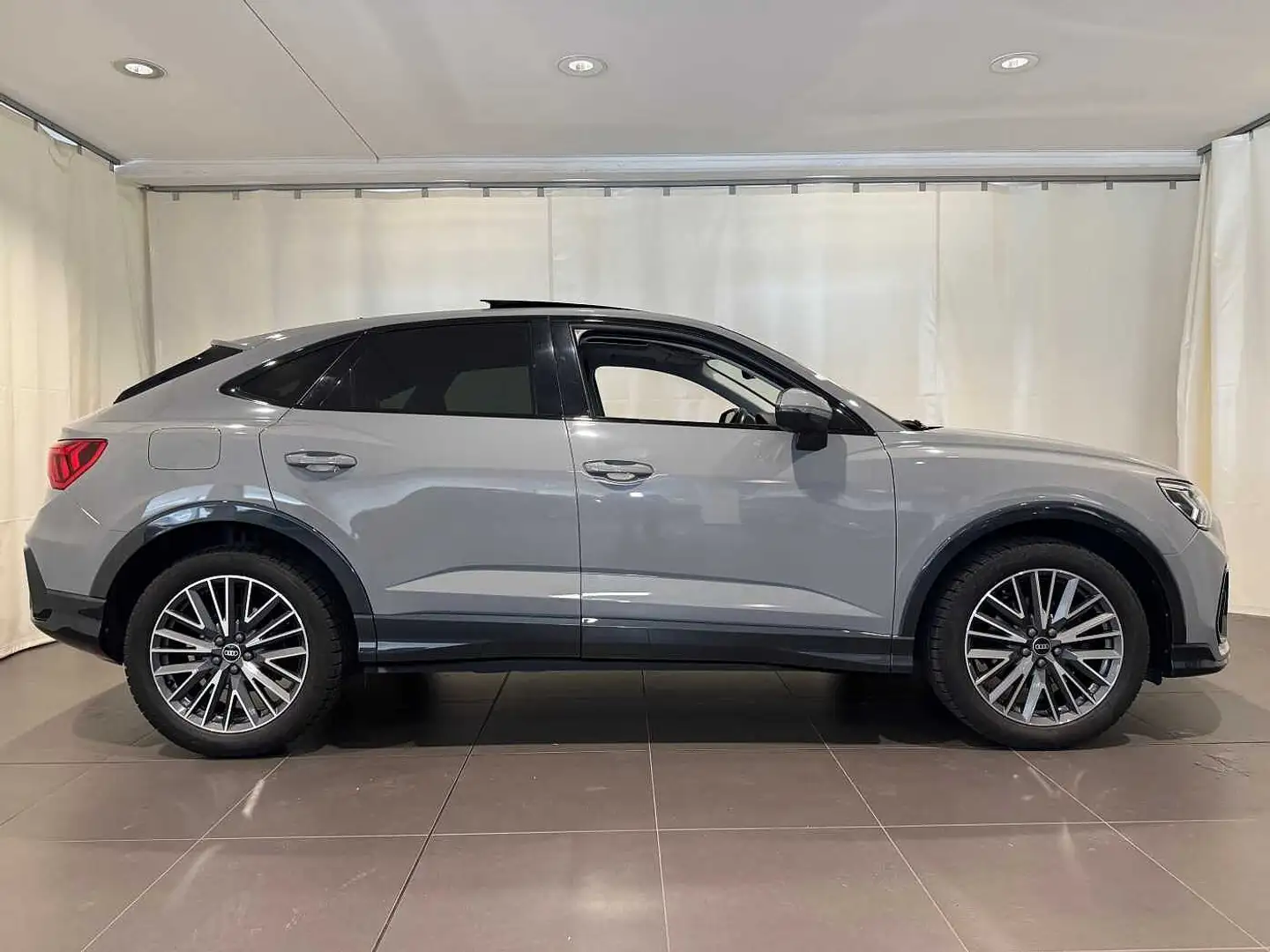 Audi Q3 2ª serie SPB 35 TDI quattro S tronic Business Plus Grigio - 2