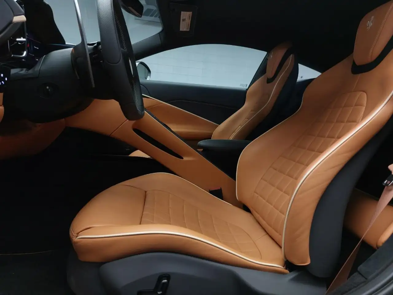 Ferrari Roma снимка Ferrari Roma