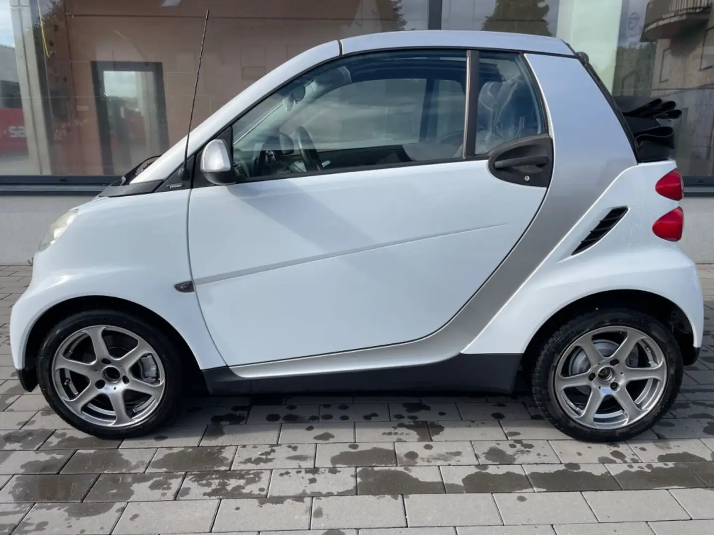 smart forTwo fortwo cabrio Klima Alufelgen el. Seitenspiegel Weiß - 2