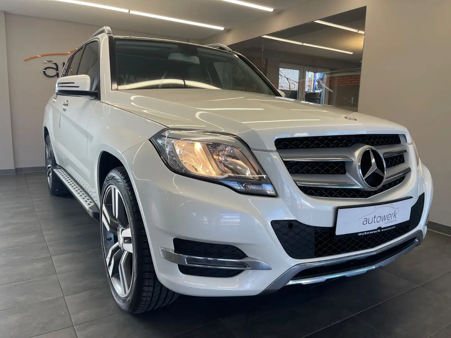 Mercedes-Benz GLK 350 4Matic*AUT./Navi/Leder/Panorama/ALU/TOP* Білий - 1