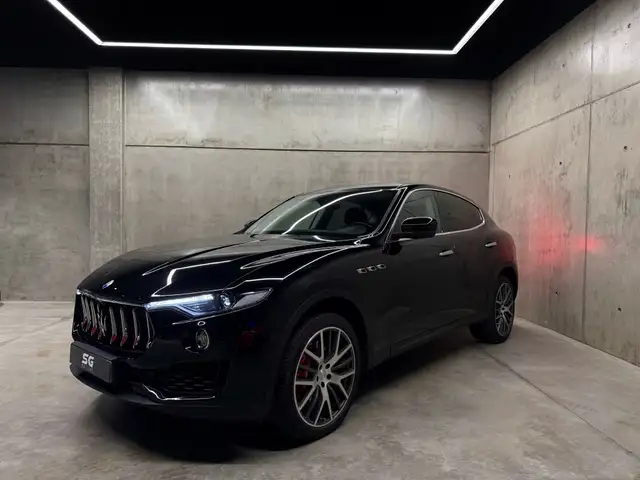 Maserati Levante view 3