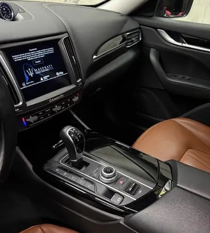 Maserati Levante view 9