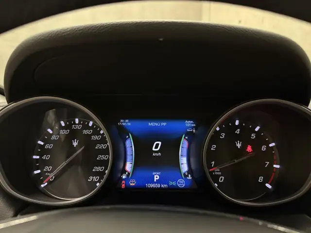 Maserati Levante view 12