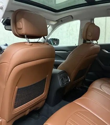 Maserati Levante view 13