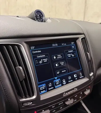 Maserati Levante view 10