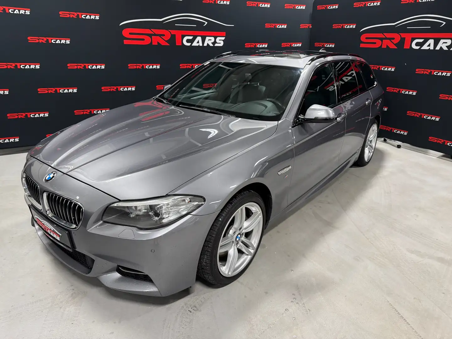 BMW 525 525d xDrive*Panorama*Facelift*M Sport*TOTALSCHADEN Grijs - 1