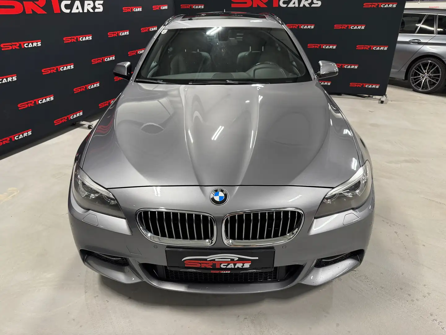 BMW 525 525d xDrive*Panorama*Facelift*M Sport*TOTALSCHADEN Grijs - 2
