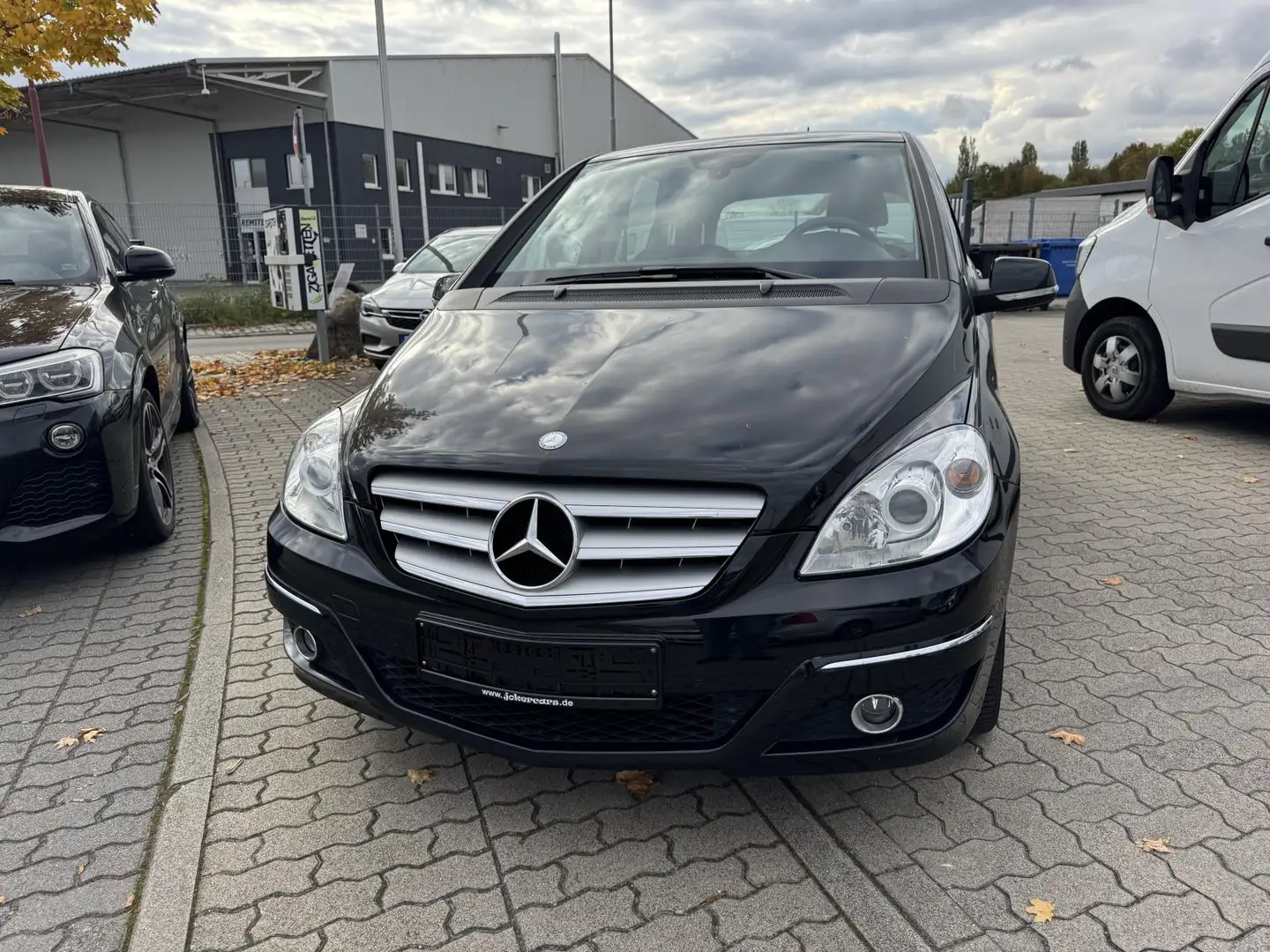 Mercedes-Benz B 180 Automatik, Reifen/TÜV neu Schwarz - 1