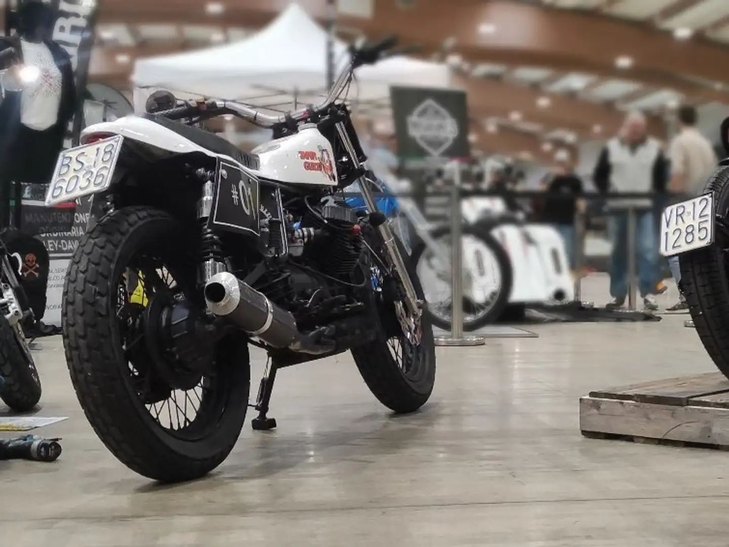 Moto Guzzi V 50 flat track Bianco - 1