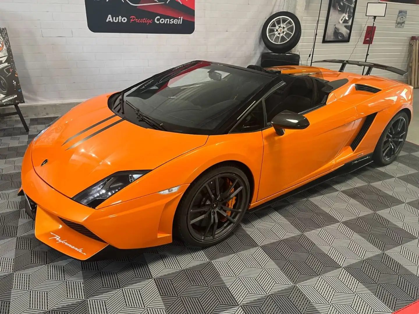 Lamborghini Gallardo SPYDER LP 570-4 5.2 V10 Performante Edizione Tecni Золотистый - 1