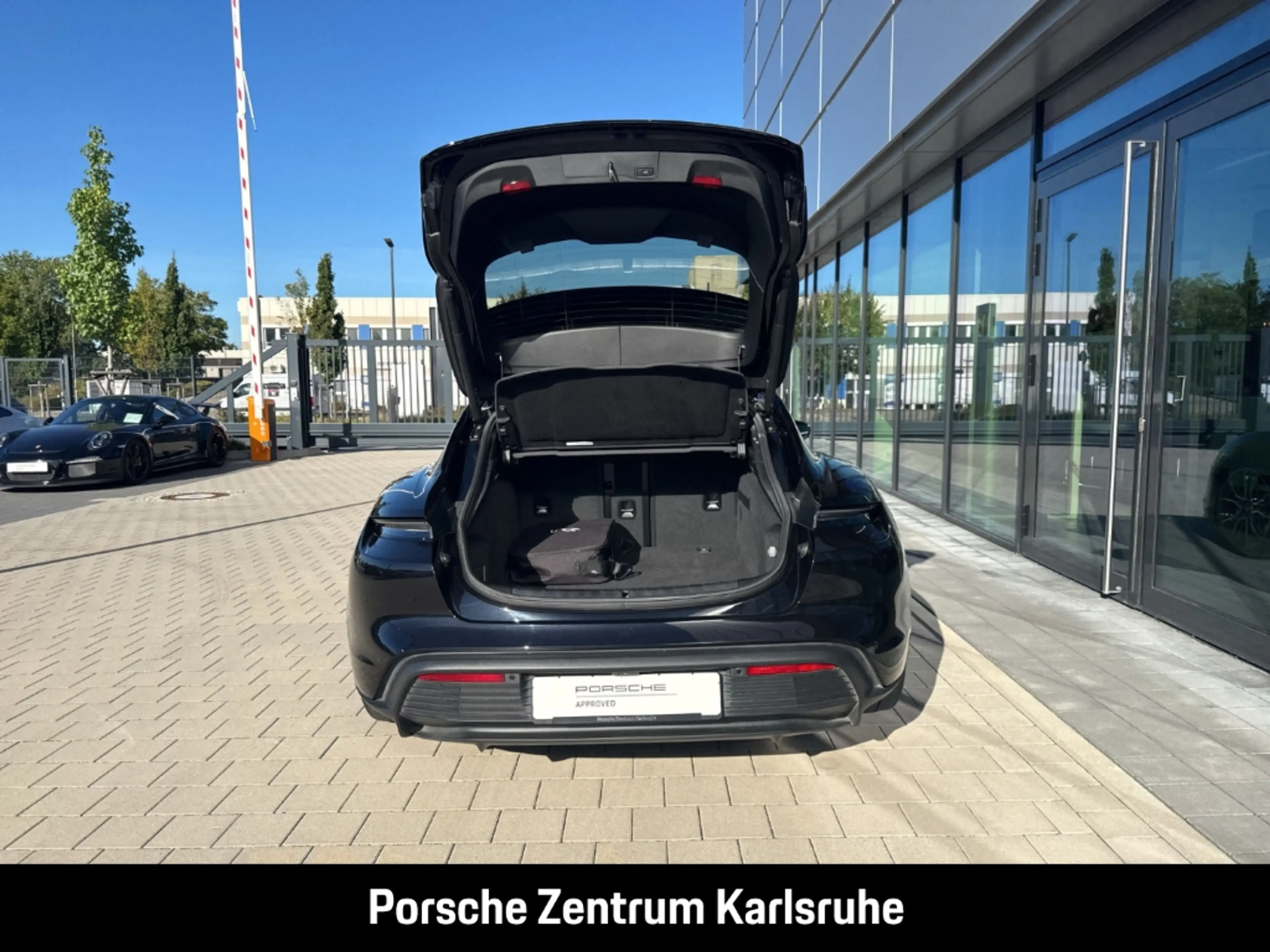Porsche Taycan 4S Sport Turismo — photo 9