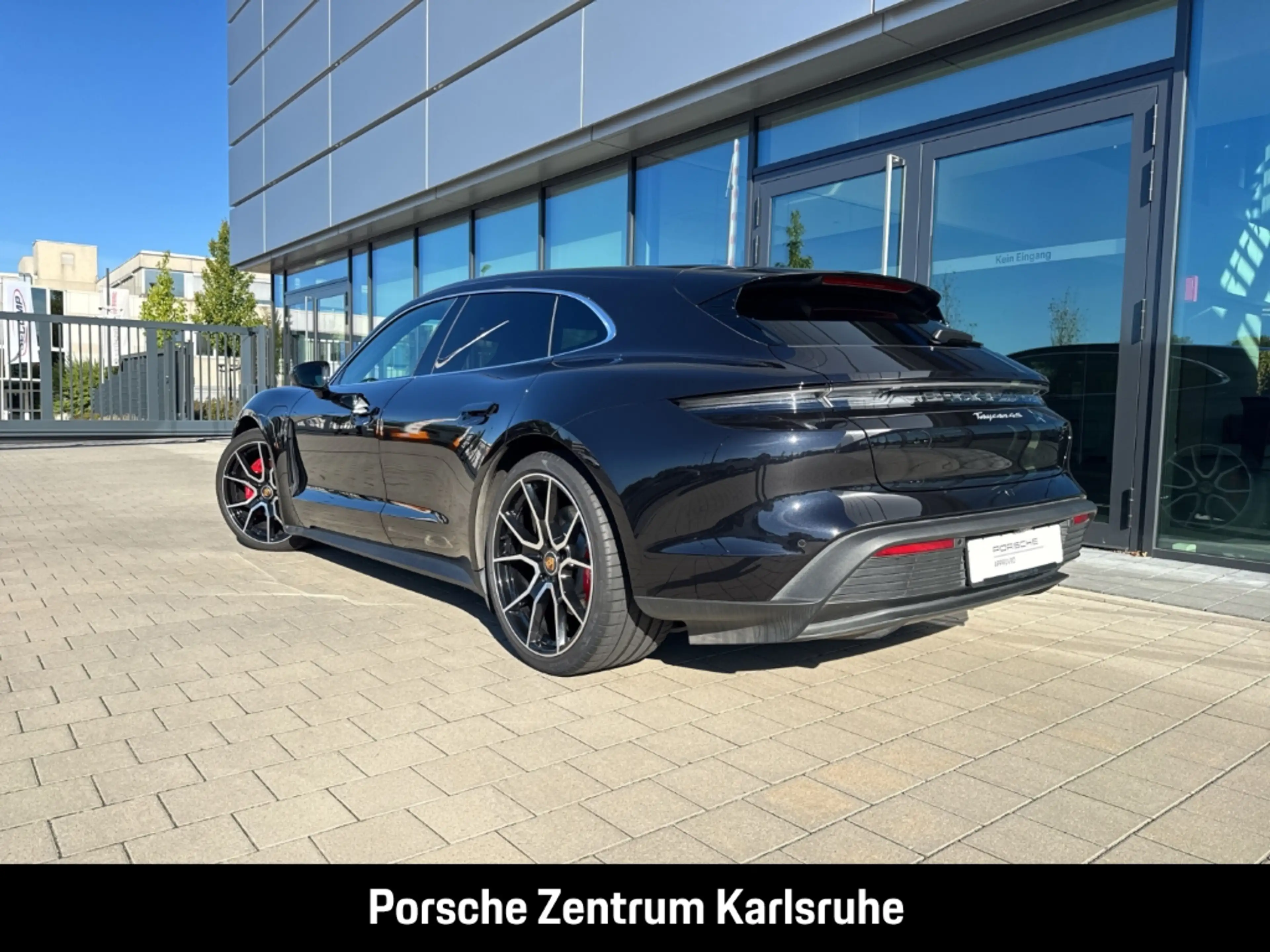 Porsche Taycan 4S Sport Turismo — photo 3