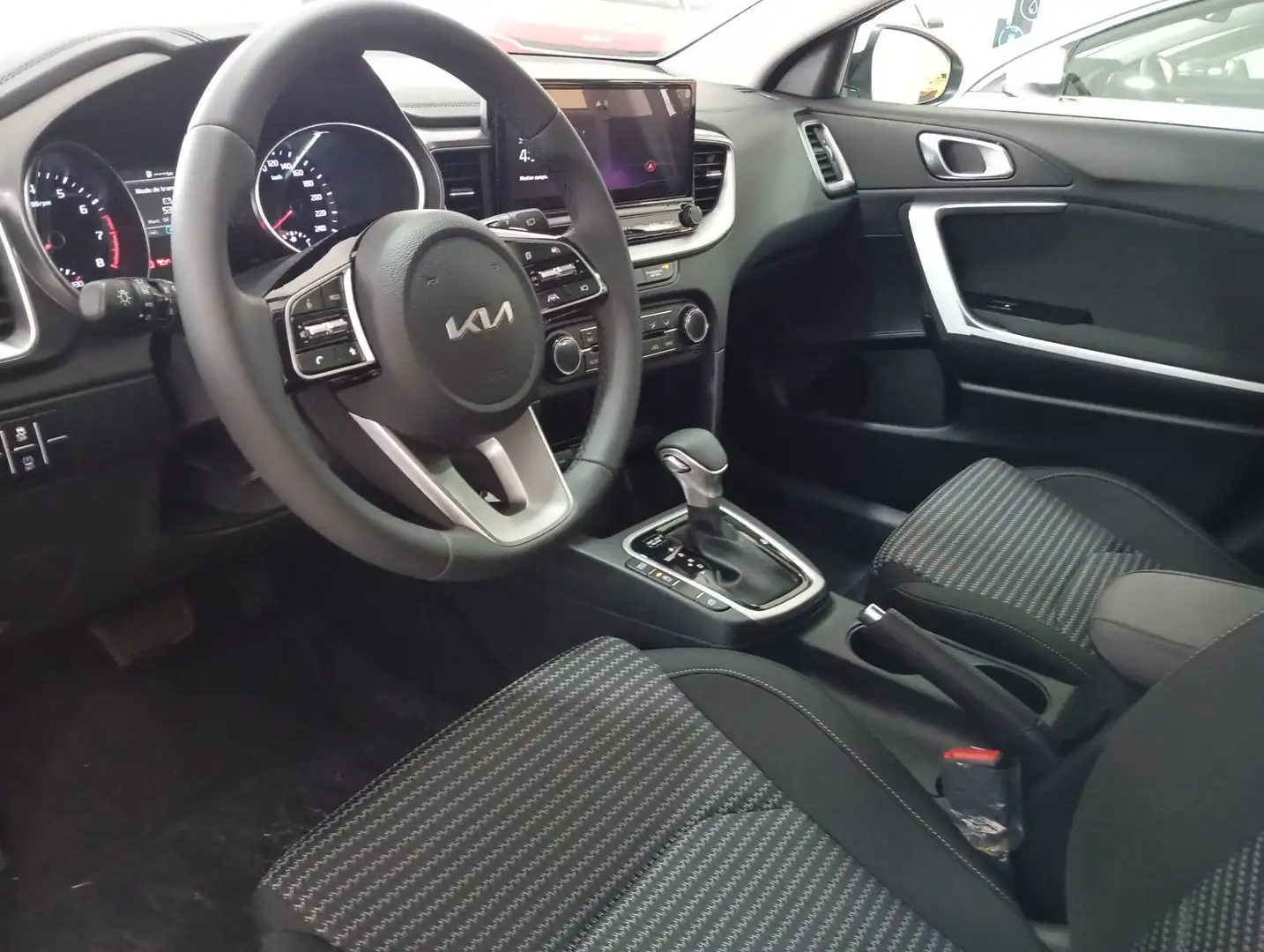 Kia XCeed 1.0 MHEV Drive DCT 115 Blanc - 2