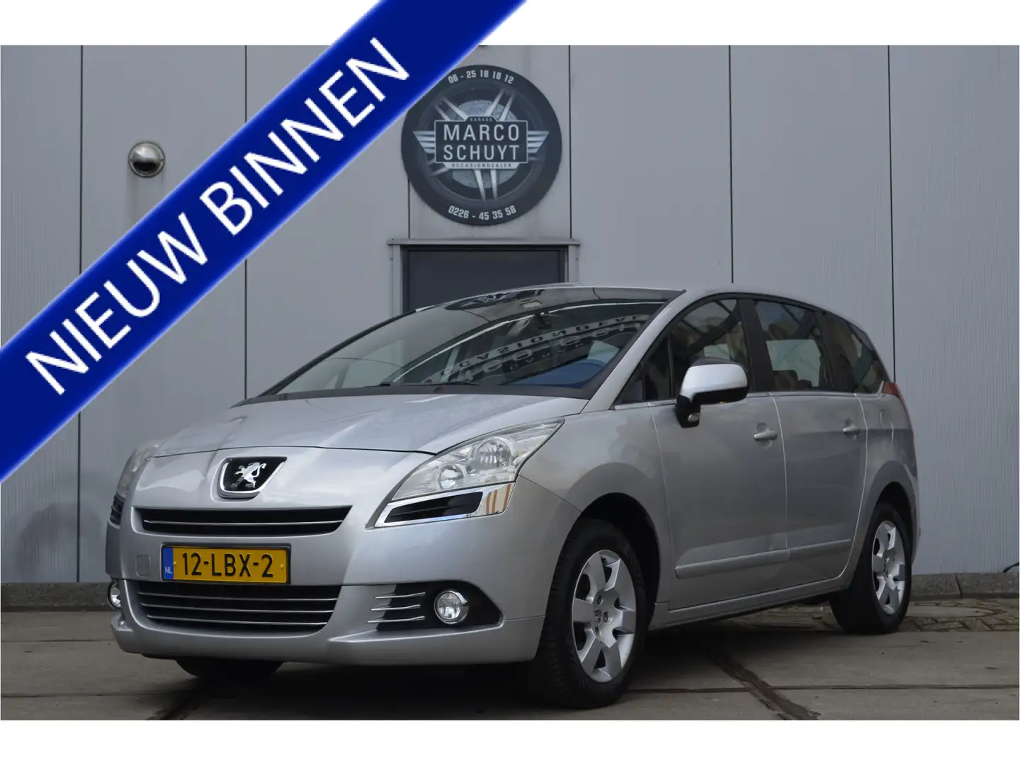 Peugeot 5008 1.6 THP ST 5p. Gris - 1