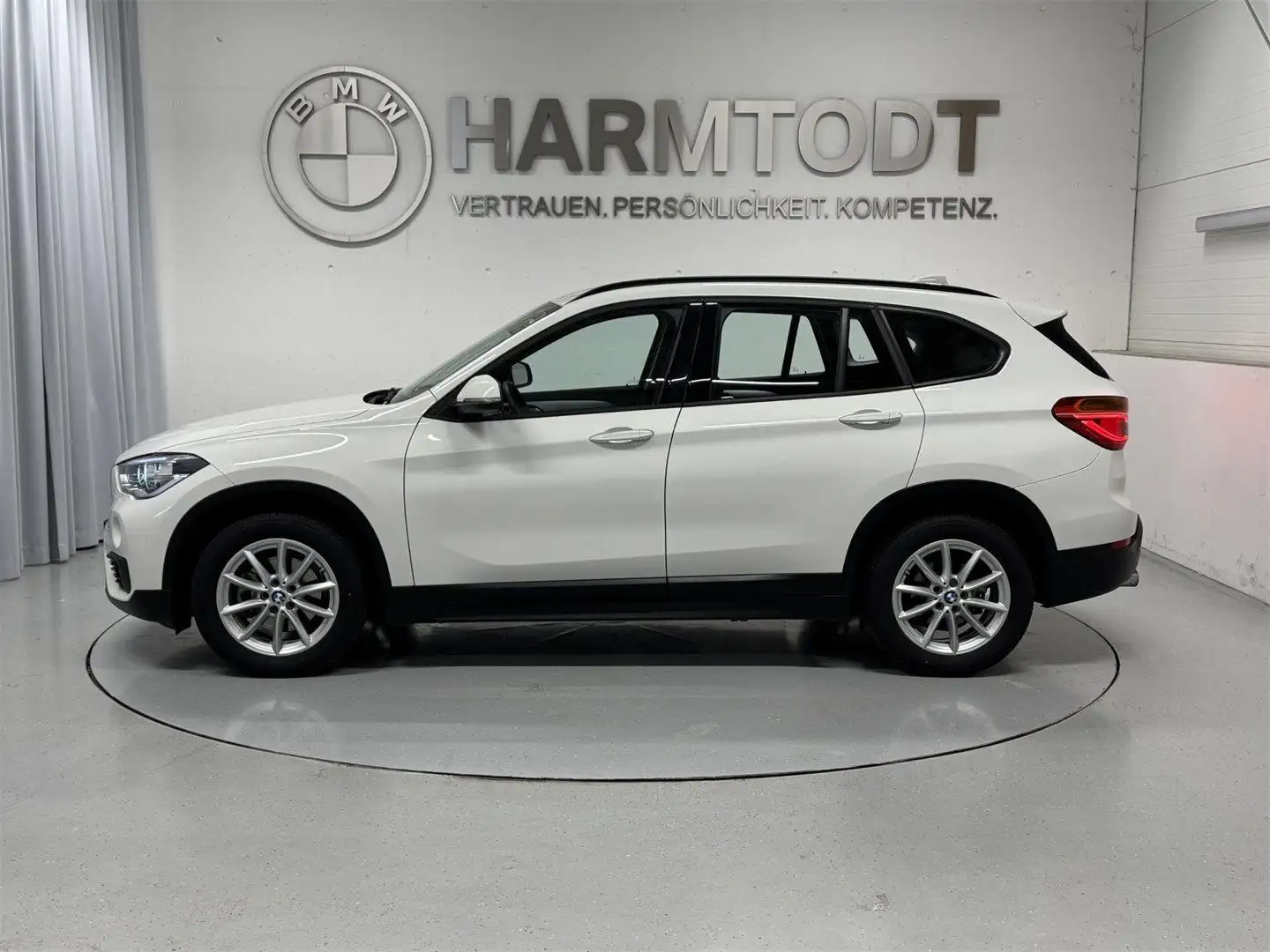 BMW X1 sDrive18i Weiß - 2
