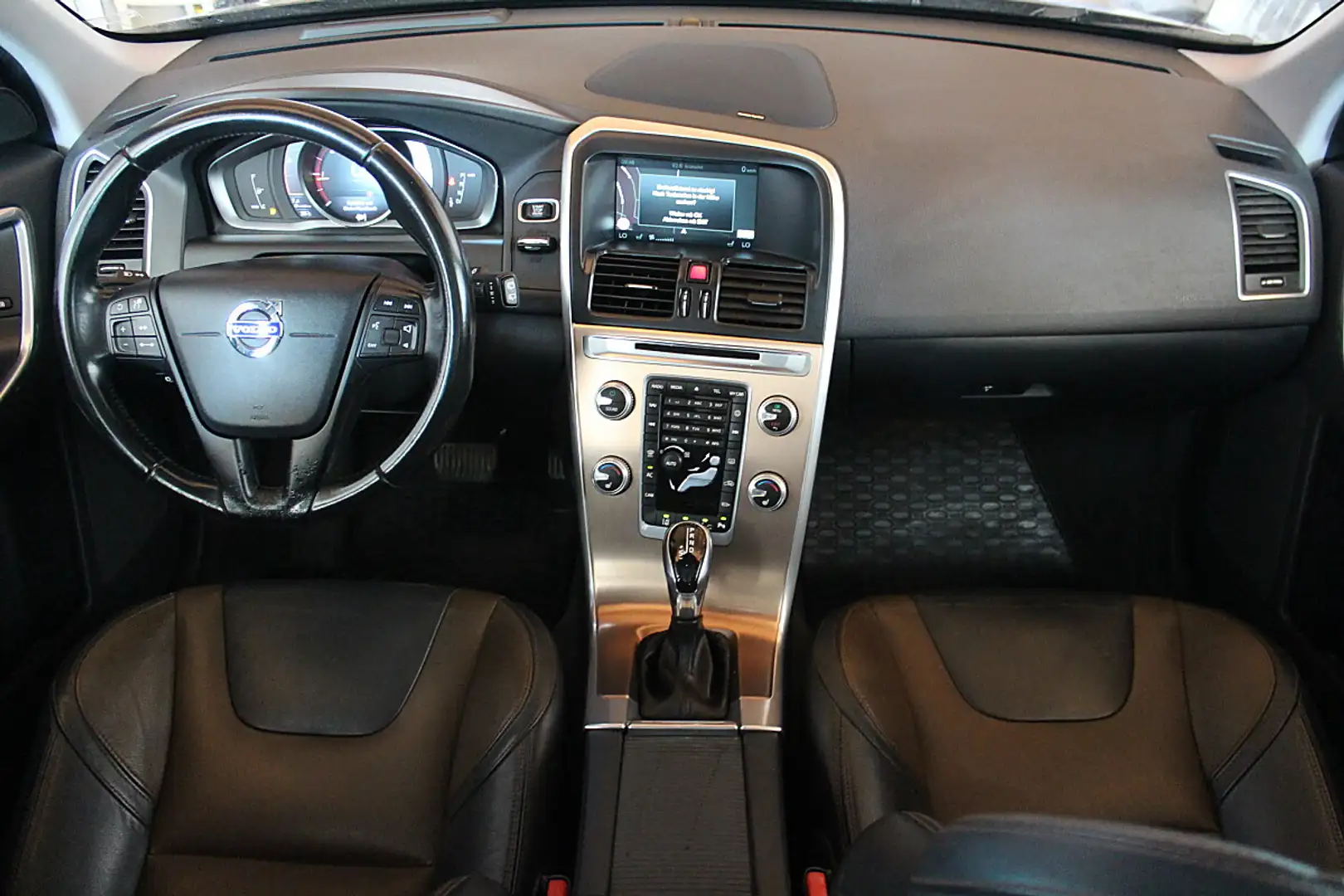 Volvo XC60 D4 Kinetic Geartronic Xenon Toter Winkel RFK A... Braun - 2