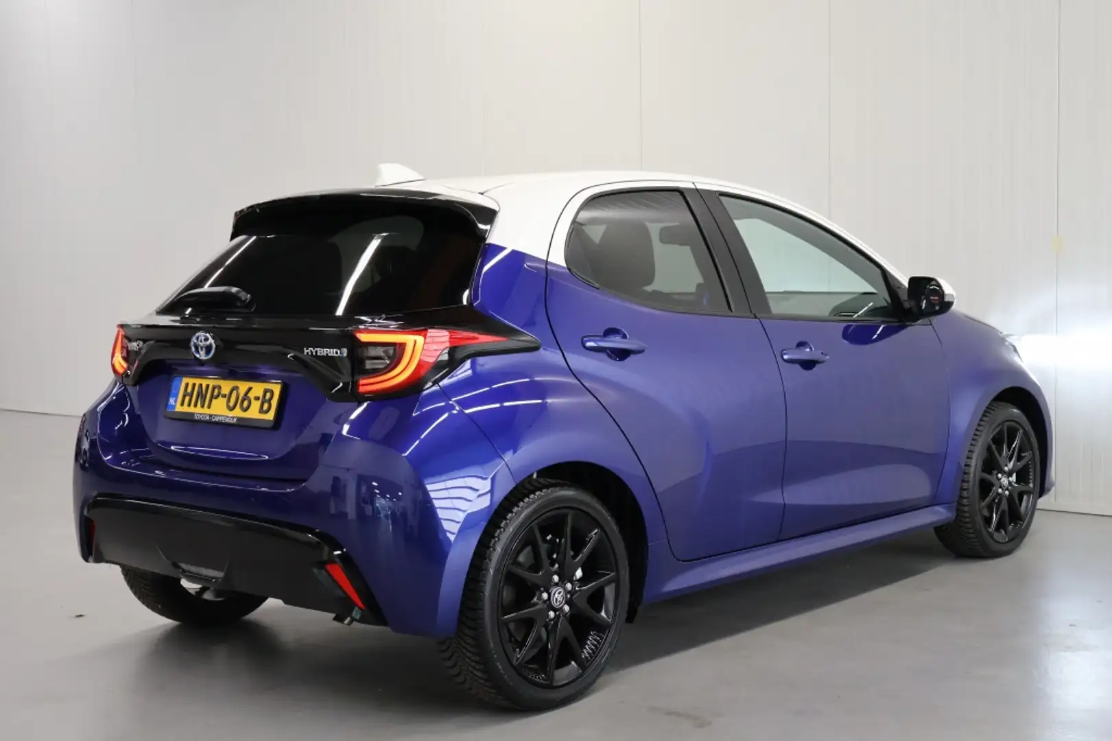 Toyota Yaris 1.5 Hybrid Executive Blauw - 2