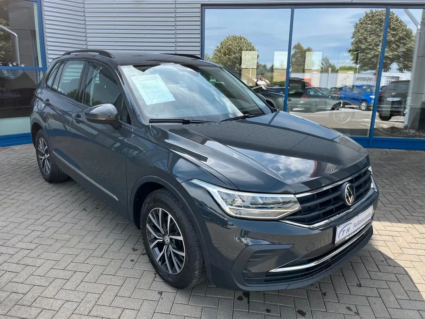 Volkswagen Tiguan Life/ACC/Kamera/AHK/LED/Massage Grijs - 1