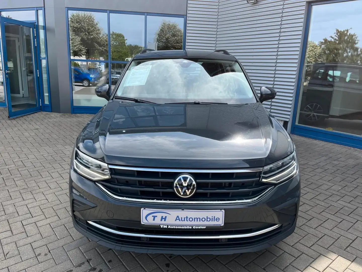 Volkswagen Tiguan Life/ACC/Kamera/AHK/LED/Massage Grijs - 2