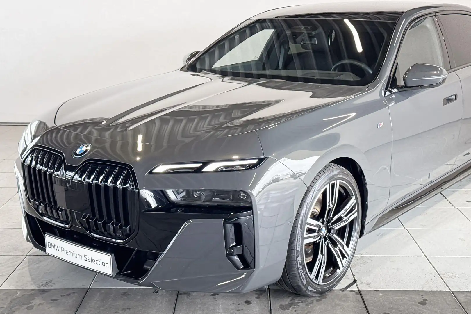BMW i7 eDrive50 Innovation Pack M Sportpakket Pro Grijs - 2