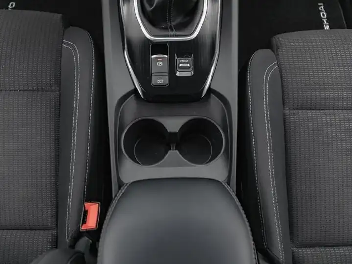 Nissan Qashqai DIG-T mHEV 4x2 Acenta (2021) 2022, foto 47