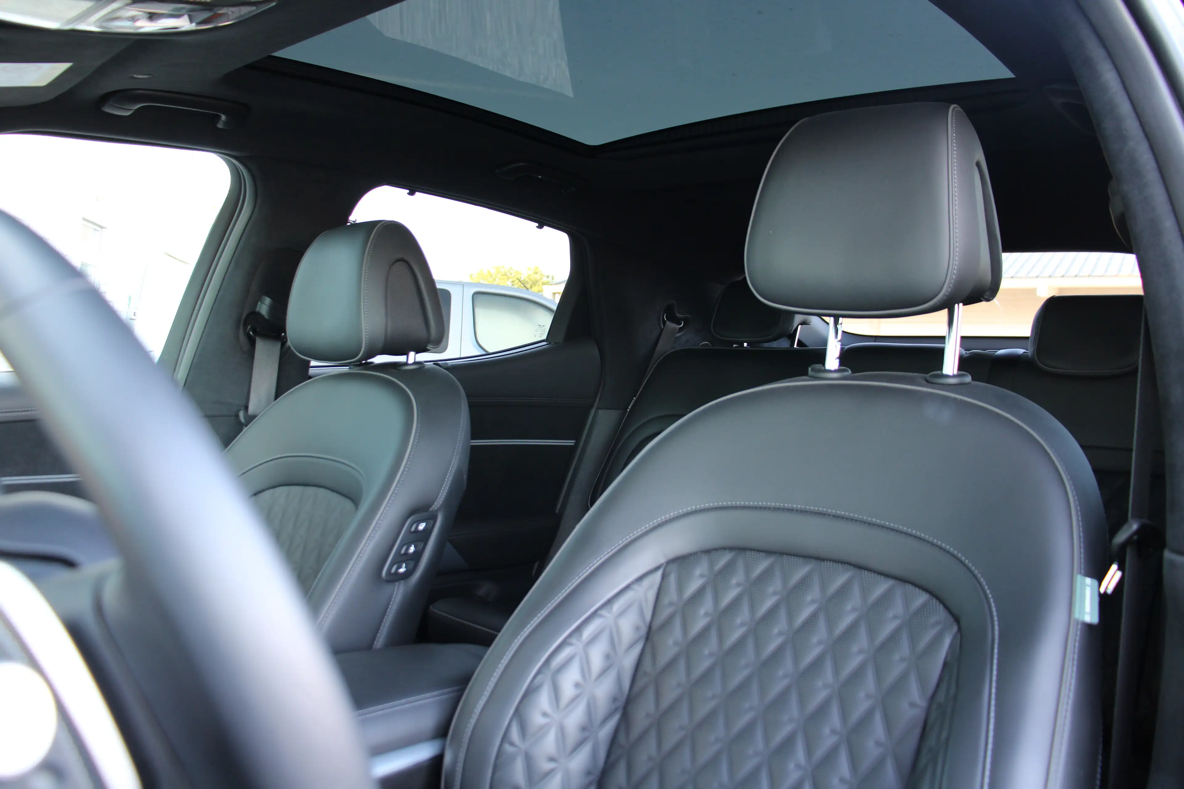 Genesis GV60 EV Dual Motor AWD Sport 318 PK *FULL OPTION* — photo 15