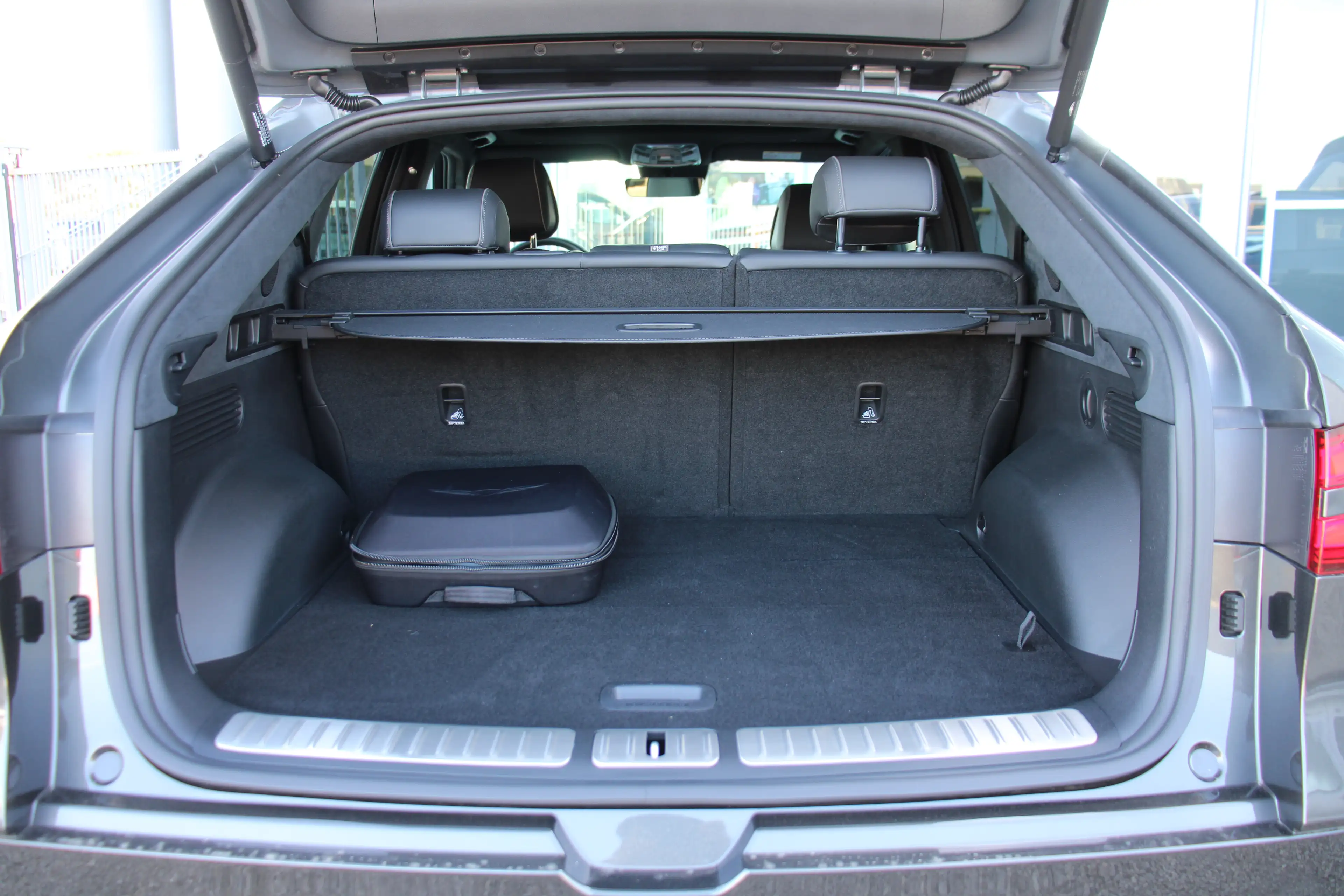 Genesis GV60 EV Dual Motor AWD Sport 318 PK *FULL OPTION* — photo 9