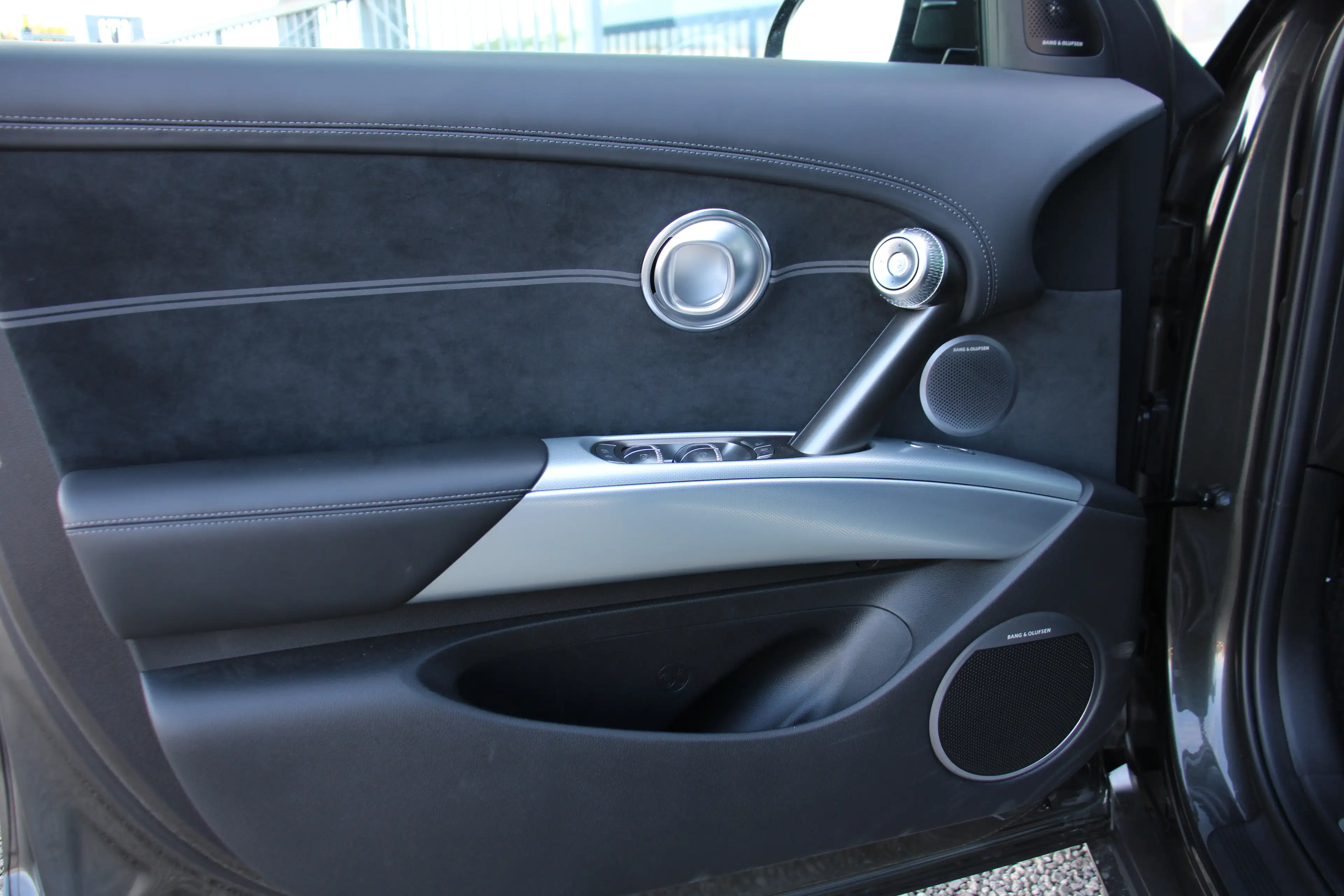 Genesis GV60 EV Dual Motor AWD Sport 318 PK *FULL OPTION* — photo 11