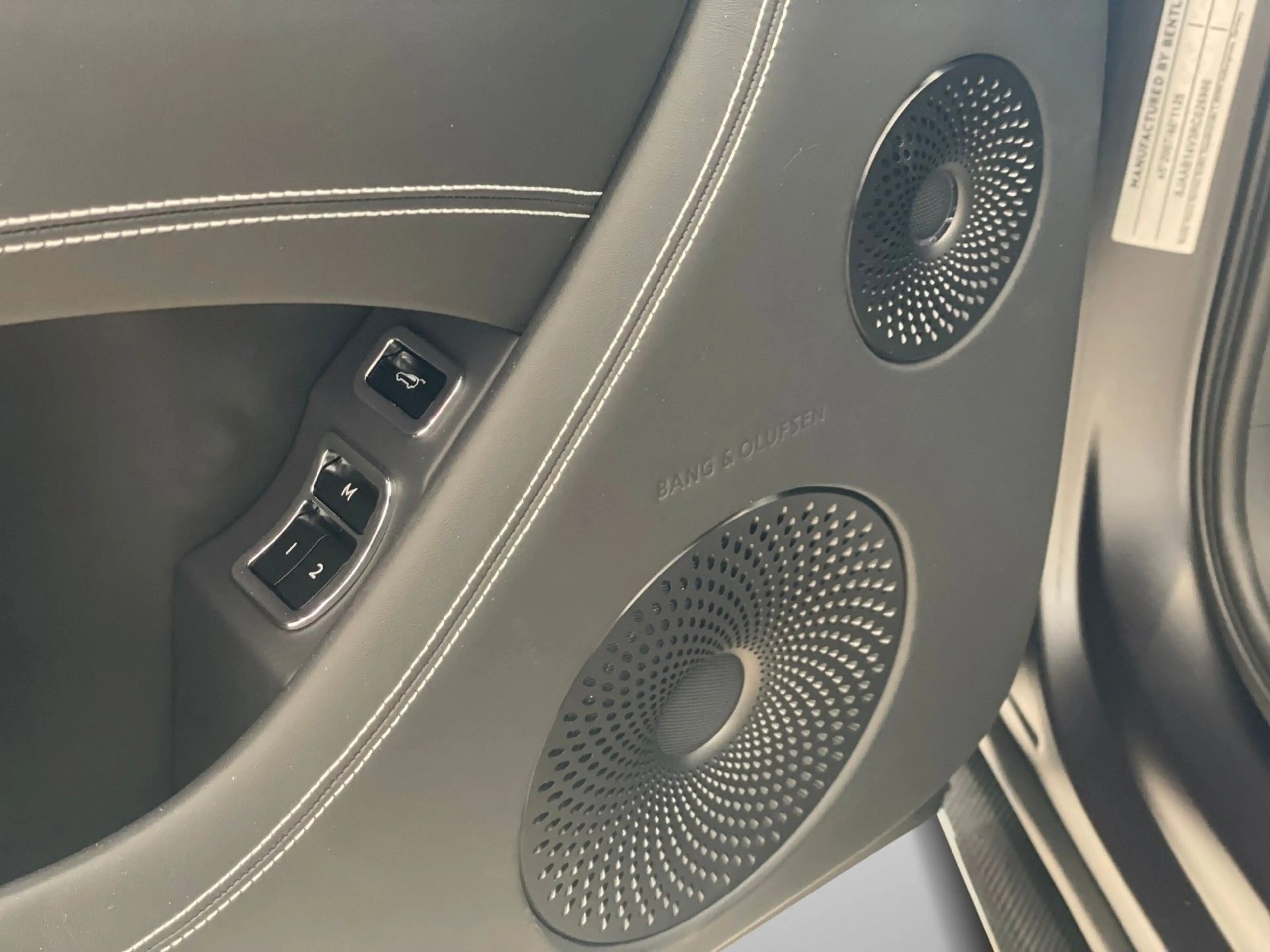 Bentley Bentayga 4.0 V8 S 4WD — photo 8