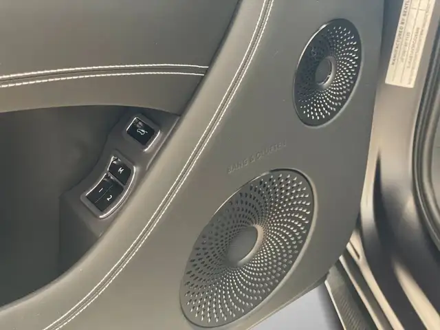 Bentley Bentayga view 8