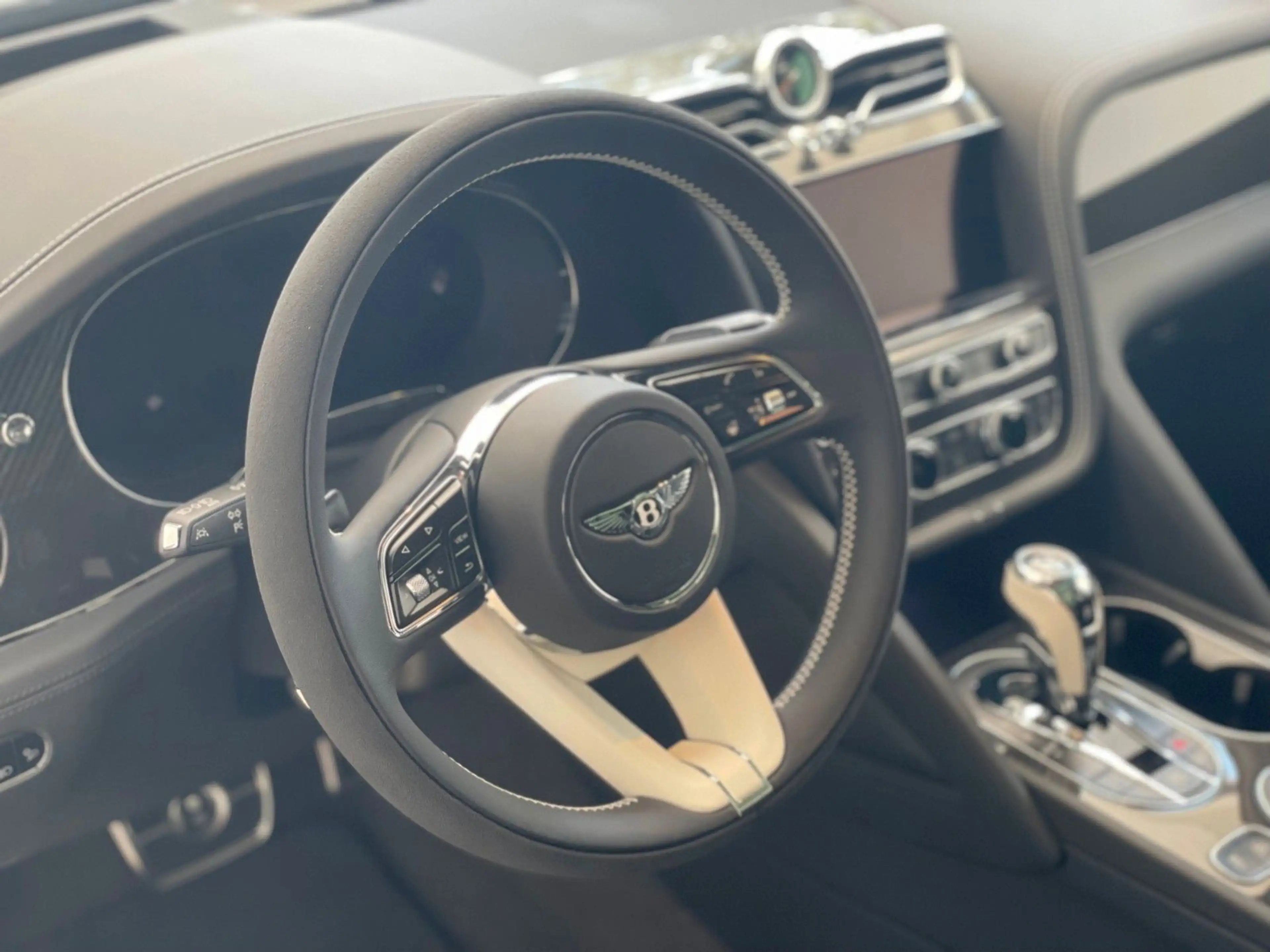 Bentley Bentayga 4.0 V8 S 4WD — photo 11
