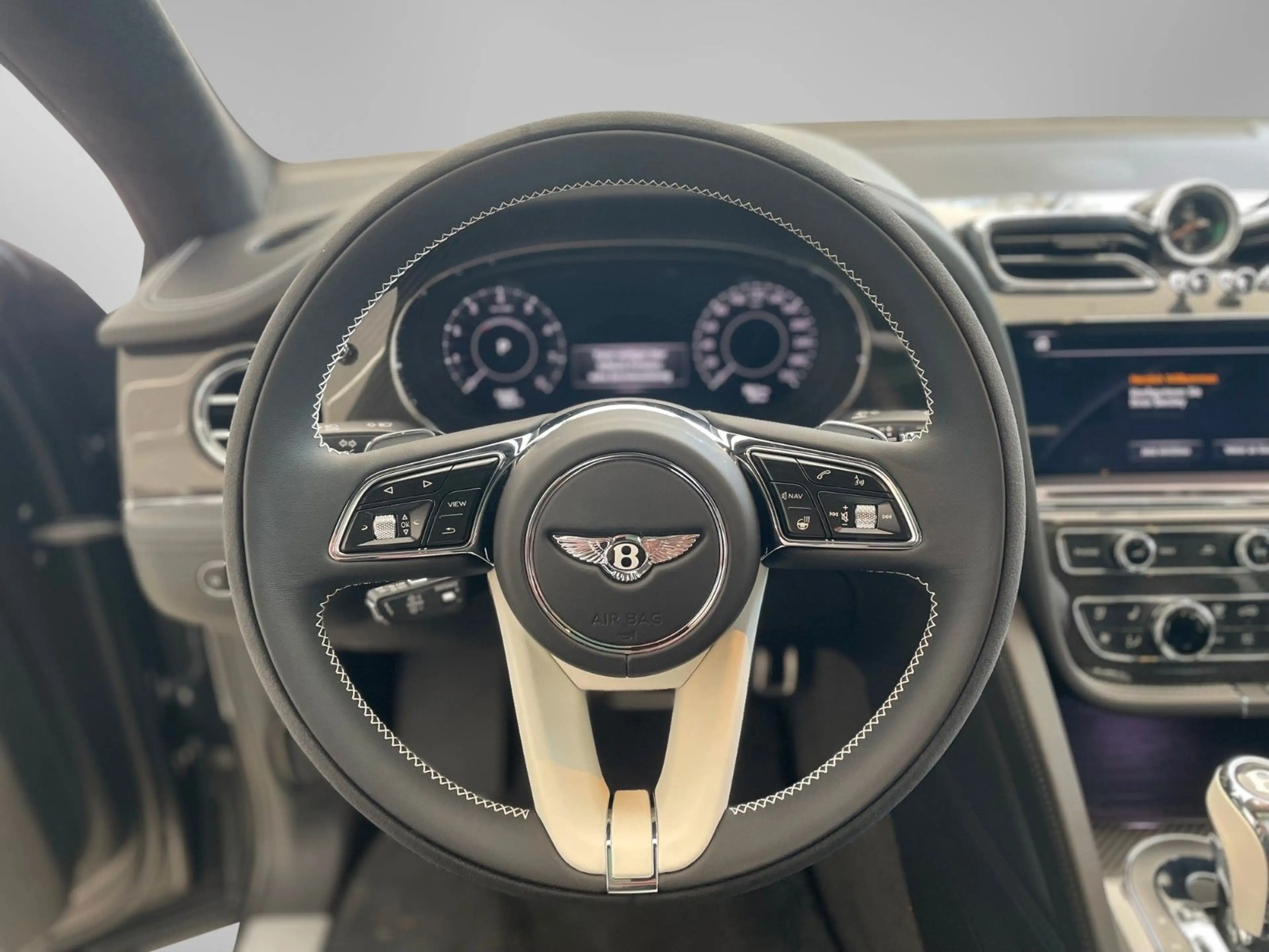 Bentley Bentayga 4.0 V8 S 4WD — photo 13
