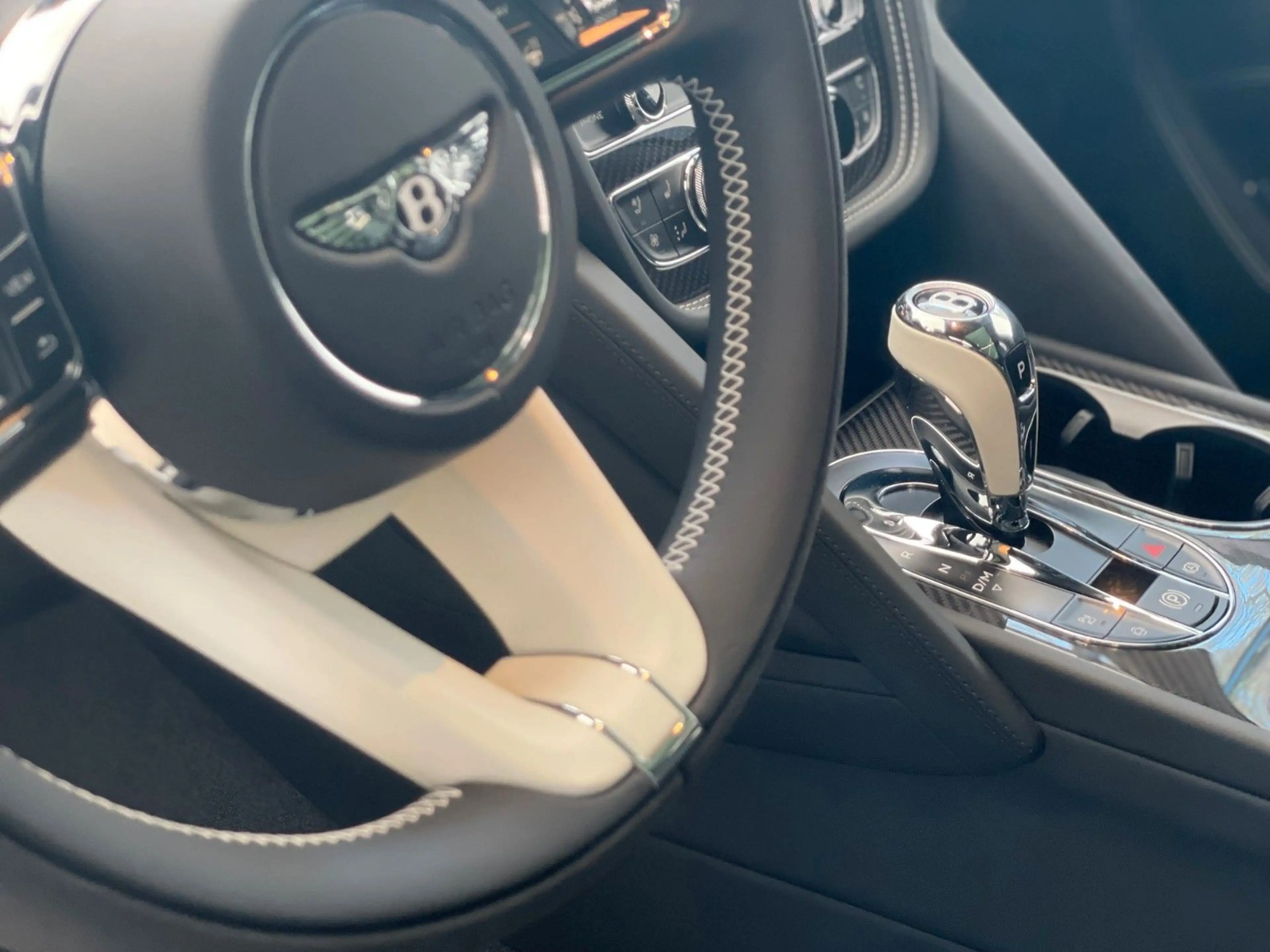 Bentley Bentayga 4.0 V8 S 4WD — photo 12