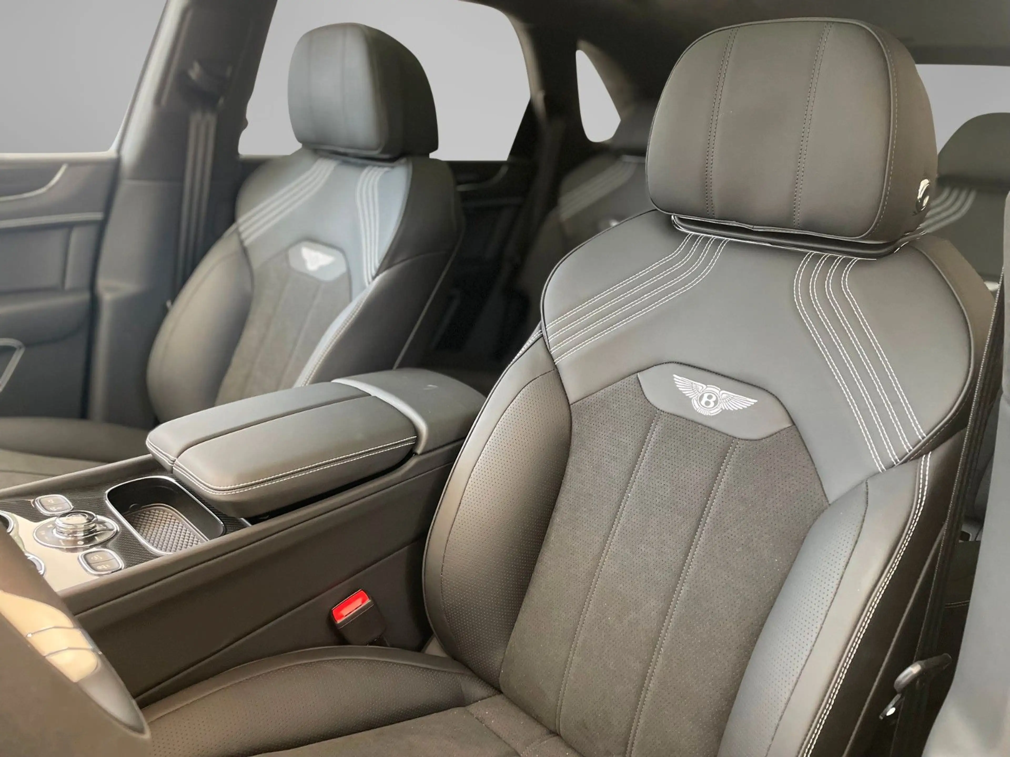 Bentley Bentayga 4.0 V8 S 4WD — photo 9